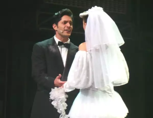 Tanto en la vida real como en la obra, Daniel Elbittar llegó al altar.