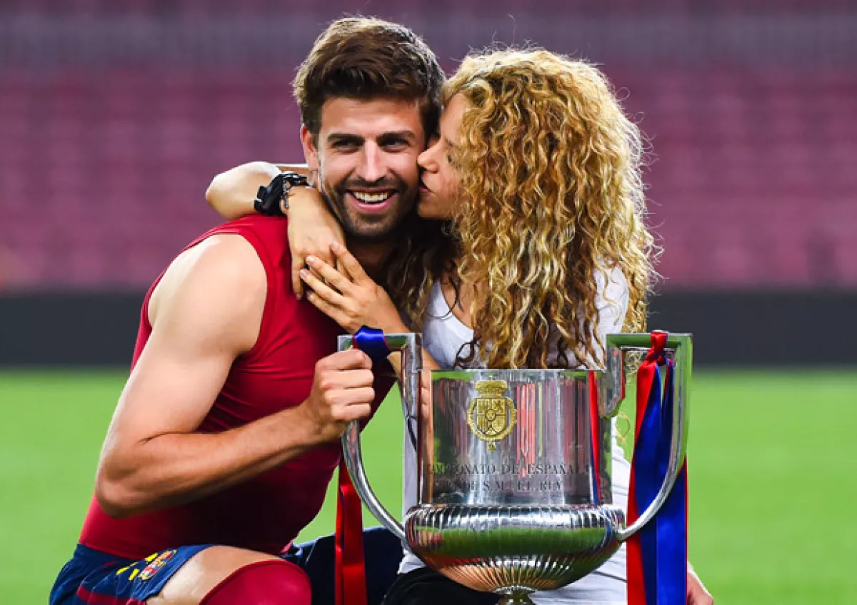 La cantante y el futbolista derramaron miel en Camp Nou con el festejo del Barcelona.