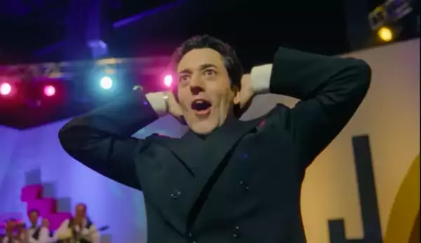 Foto de Luis Gerardo Méndez interpretando a Mario Bezares.