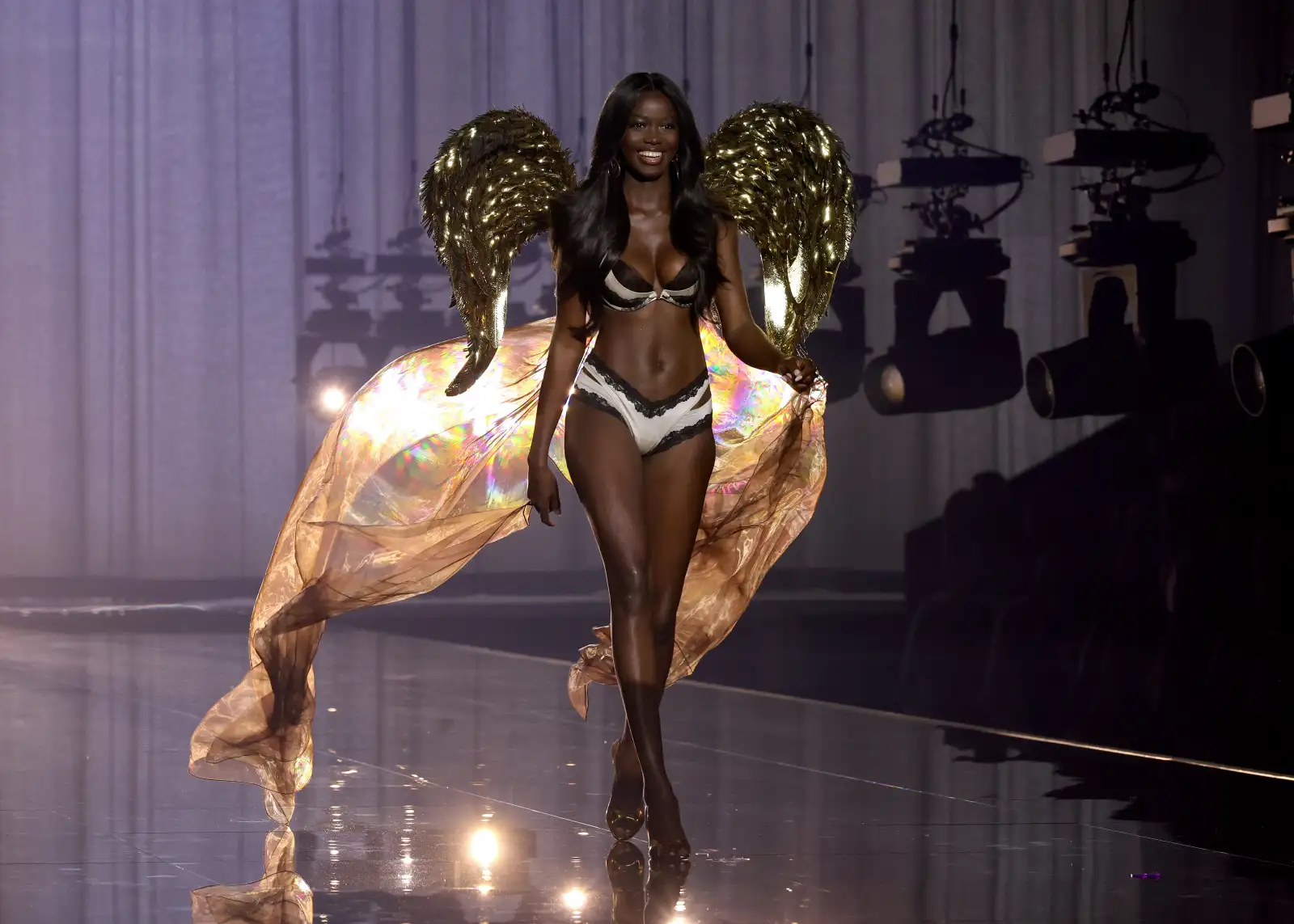 Victoria's Secret Fashion Show 2026 - Runway & Front Row