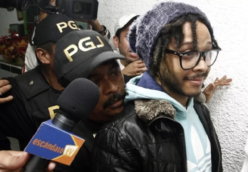 Aquí el recuento del controversial tema sobre la detención del cantante quien es acusado de violación agravada a una menor.
