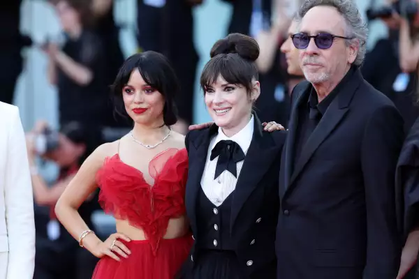 Winona Ryder Jenna Ortega y Tim Burton