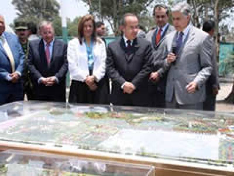 El parque estará sobre los terrenos de la Ex Refinería de Azcapotzalco. (Foto: Cortesía Presidencia)