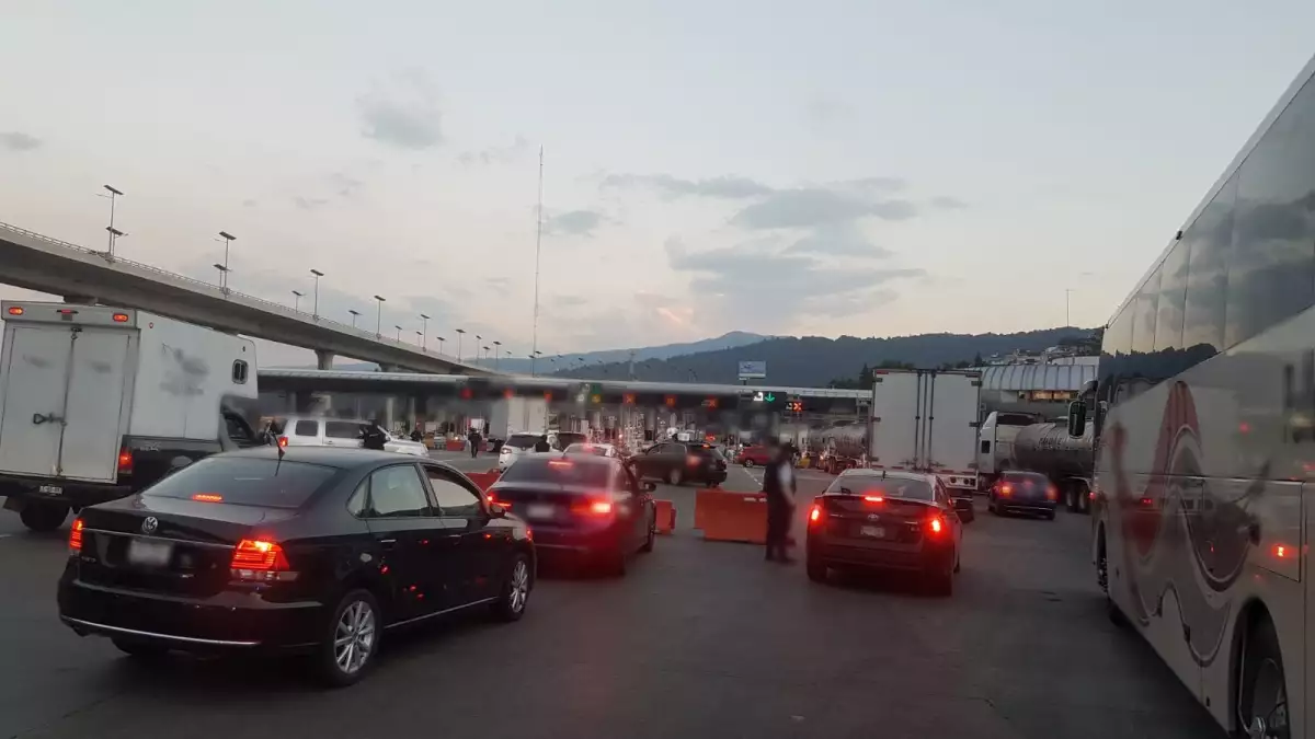 tráfico y bloqueo en la carretera mexico cuernavaca hoy