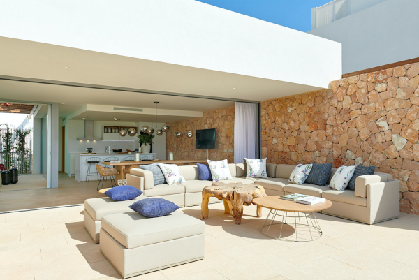 sotheby's-ibiza-salaexterior