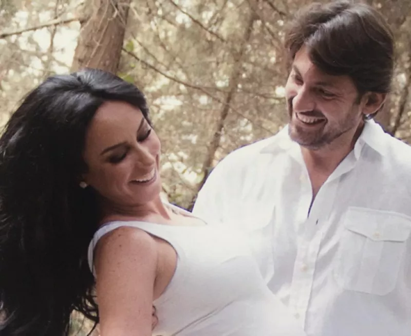 Víctor Manuel Álvarez llegó a los 40 años, motivo por el que su guapa esposa le organizó un festejo lleno de sorpresas, música de Pandora y grandes amigos como Claudia Álvarez y Galilea Montijo.