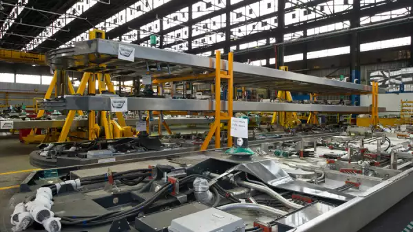 Entre los proyectos actuales que atiende esta divisi�n del negocio en M�xico est� la manufactura de cajas y arneses el�ctricos para 324 carros de pasajeros, que deber� entregarse en Montreal, Canad�.