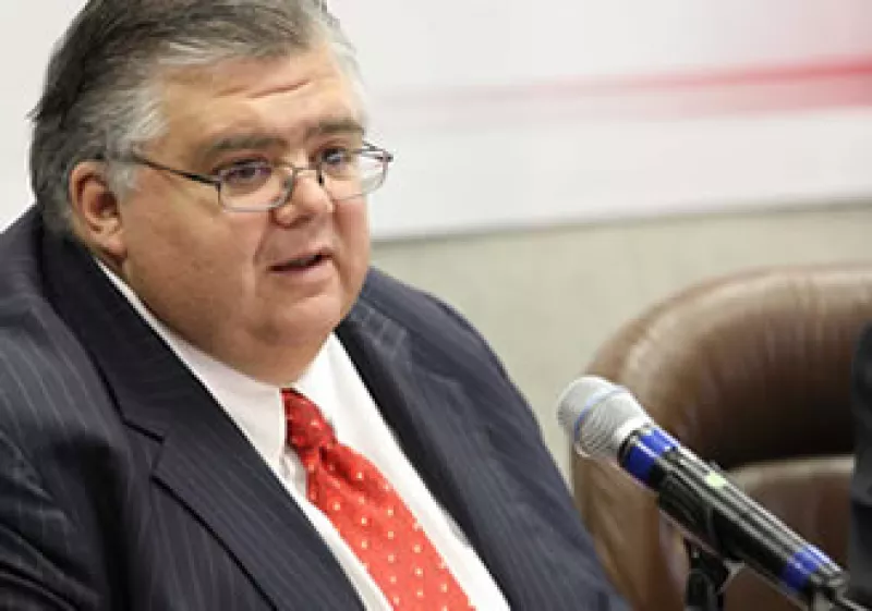 Agustín Carstens, gobernador de Banxico afirma que la economía de México crecerá más que la de Brasil. (Foto: Notimex)