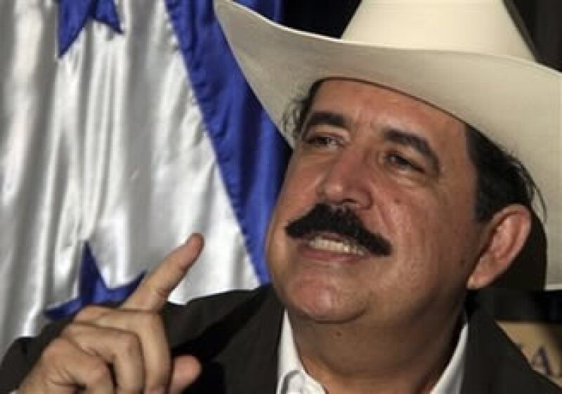 El depuesto mandatario hondureño ha dicho que no renunciará a volver a su país. (Foto: AP)