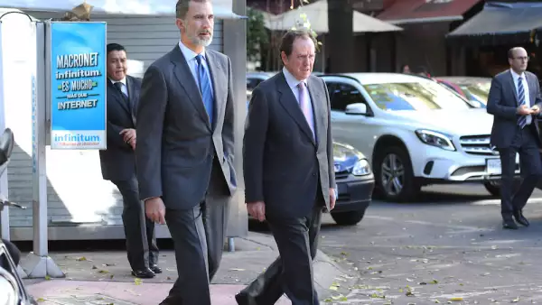 Rey-Felipe-España-camina-en-Polanco-México.jpg