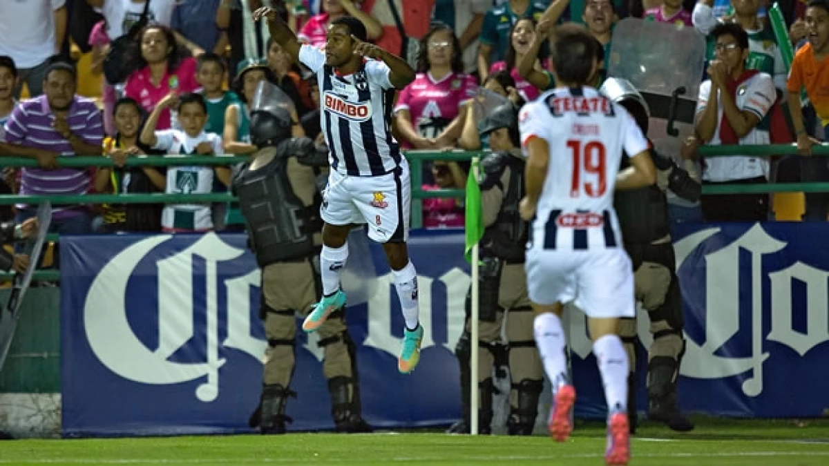 El colombiano Dorlan Pabon Ríos festeja su gran actuación ante el bicampeón León