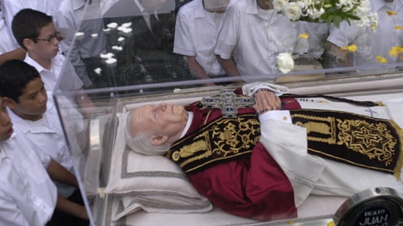 Con gran júbilo reciben las reliquias del papa Juan Pablo II en México