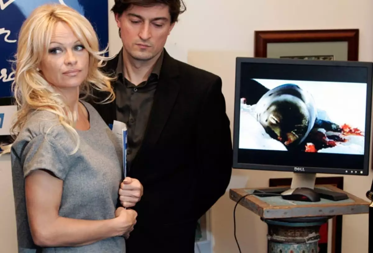 La ex conejita de Playboy y defensora de los animales considera que la cacería de estos animales es una `vergüenza para Canadá´.