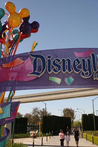 disneyland-covid.jpg