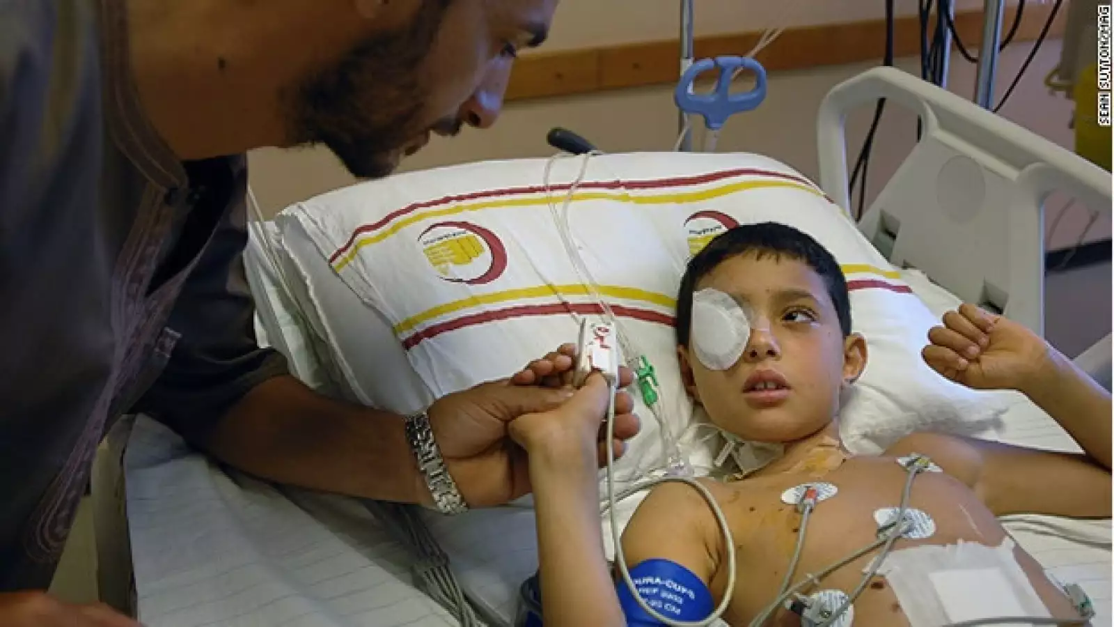 niños libia curiosidad armas