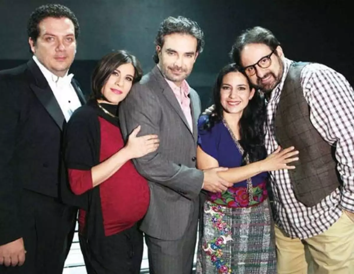 Interesante comedia donde no todo es risa, se convierte en una obra donde predominan las relaciones, situaciones y diálogos entre amigos.