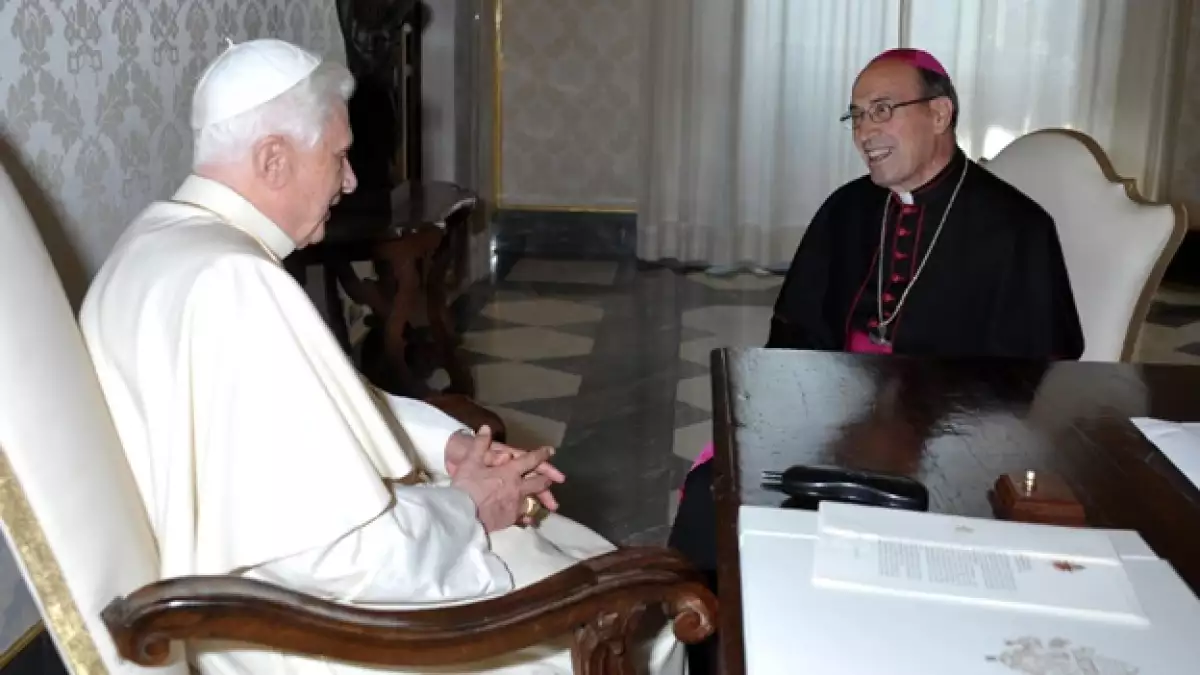 papa Benedicto XVI Velasio de Paolis