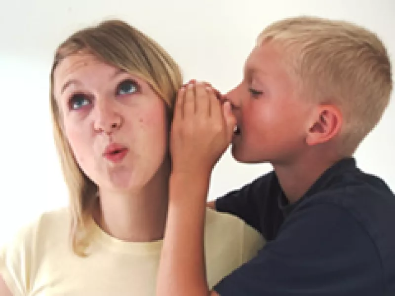 Quién pone más atención al lenguaje corporal y al tono de voz, será mejor para detectar las mentiras que aquél que sólo escucha las palabras. (Foto: SXC)