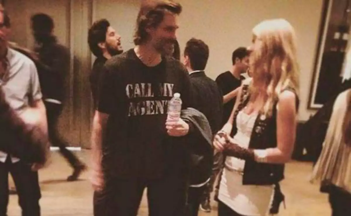 La noche del 28 de septiembre el actor de 53 años pasaba un agradable rato en un opening de arte, así como cuando terminó su relación con ella, cuatro días antes.