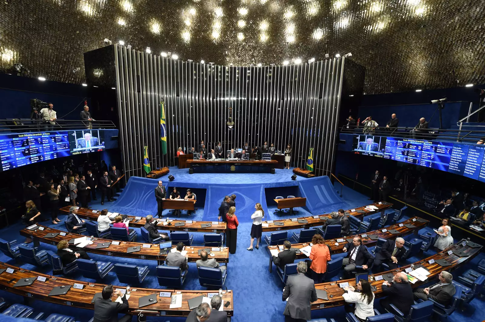 El Senado de Brasil suspendió a Dilma Rousseff por 180 días.