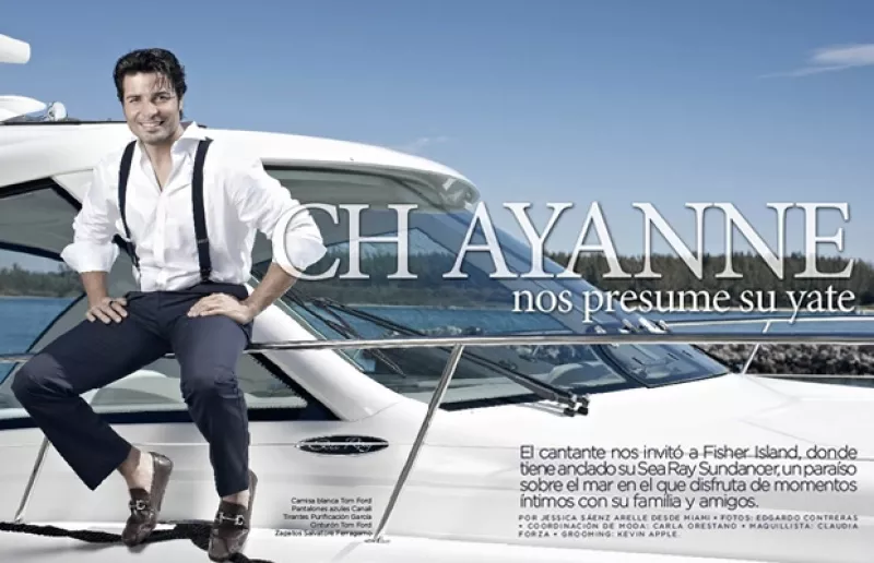 El cantante invitó a la revista a Fisher Island, donde tiene anclado su Sea Ray Sundancer, en donde disfruta de momentos íntimos con su familia y amigos.