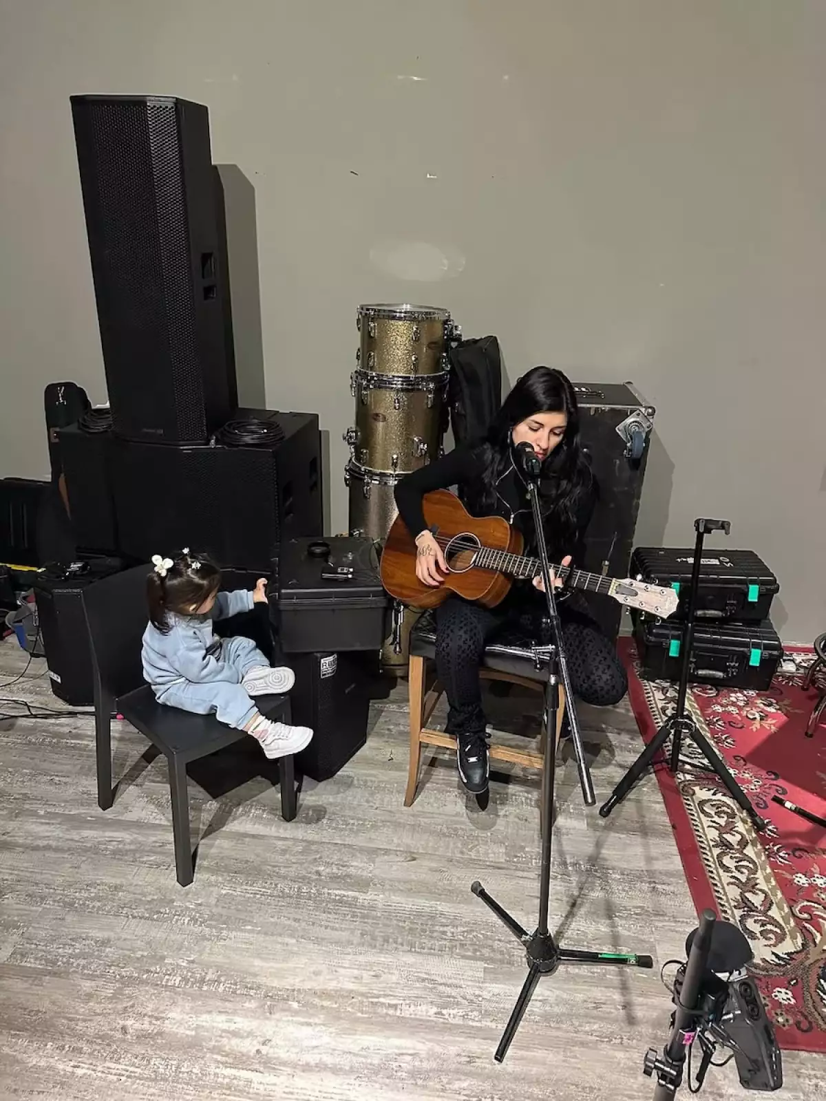 Cazzu y su hija Inti