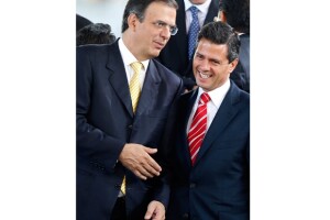 Marcelo Ebrard y Enrique Peña Nieto acudieron al quinto informe de gobierno del presidente Felipe Calderón.
