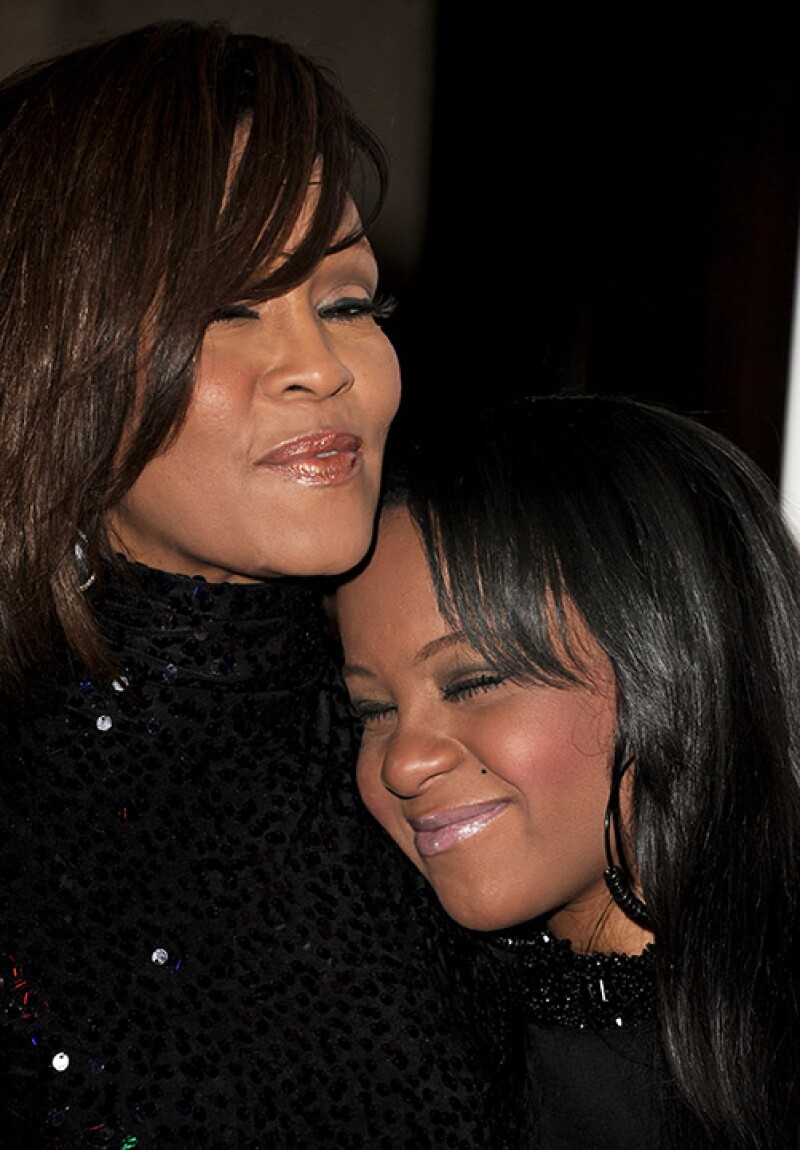 La hija de Whitney Houston fue despedida por familiares y amigos; para darle el último adiós, su mamá también se hizo presente.