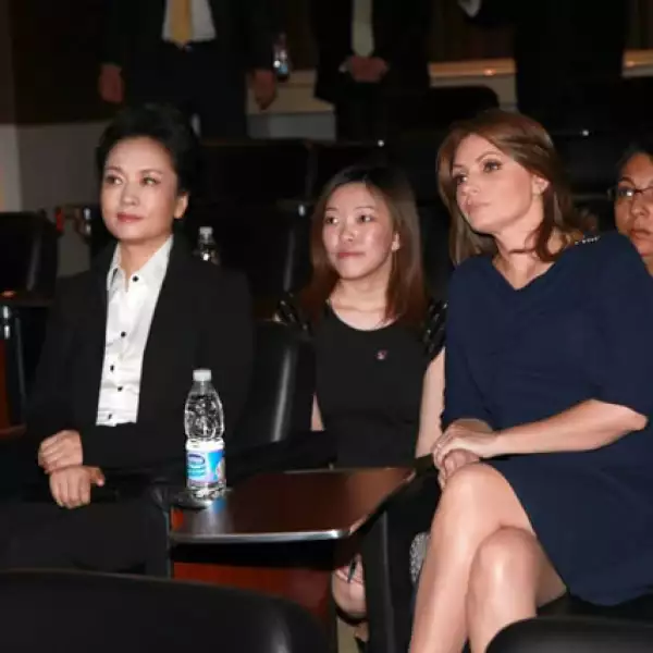 Peng Liyuan y Angélica Rivera.