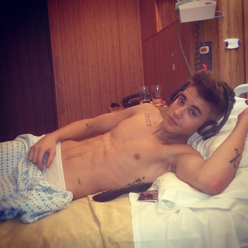 Esta fue la imagen que compartió el cantante después de que se sintiera mejor, todavía en el hospital.