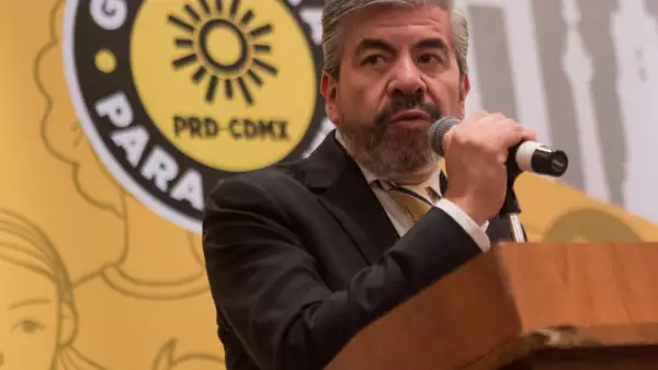 flores-prd- renuncia.jpg