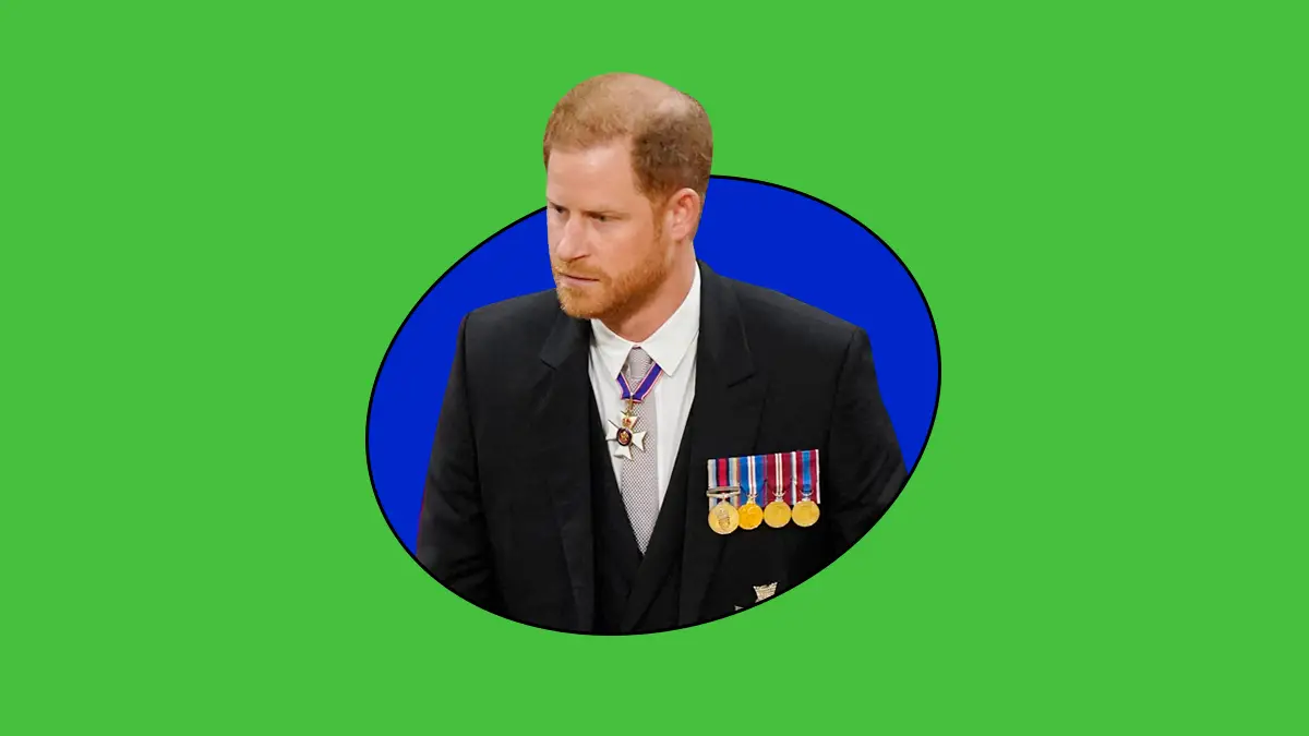 El look Dior del príncipe Harry en la coronación causa polémica. 