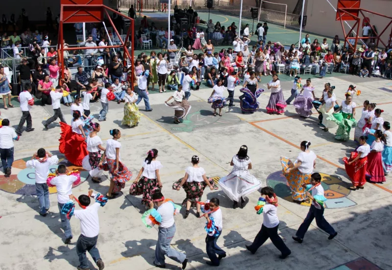 ¿Mañana 9 de mayo hay clases por el día de la madre?