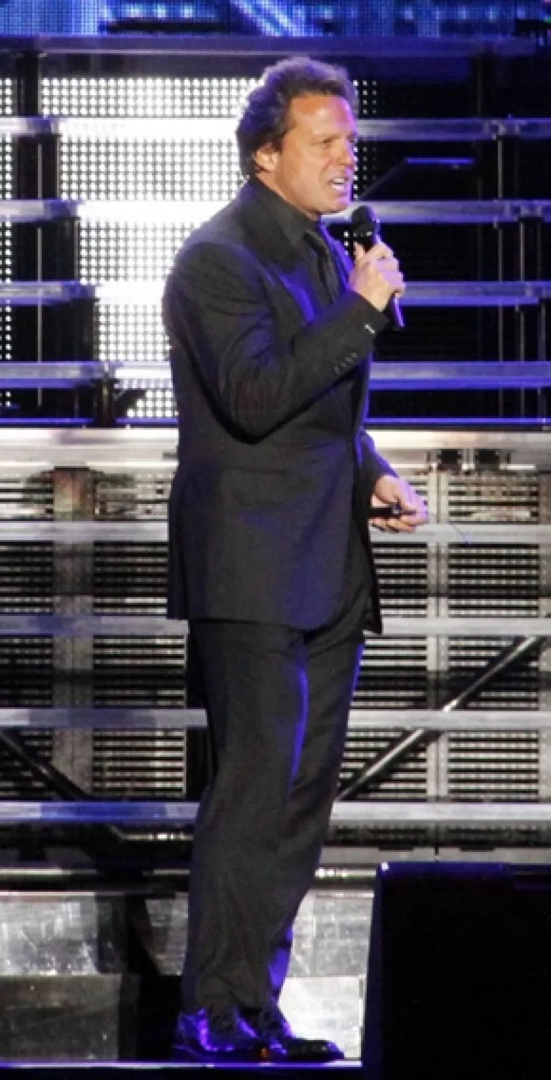 El cantante y la modelo cubana se reunieron en un restaurante del sur de Florida.