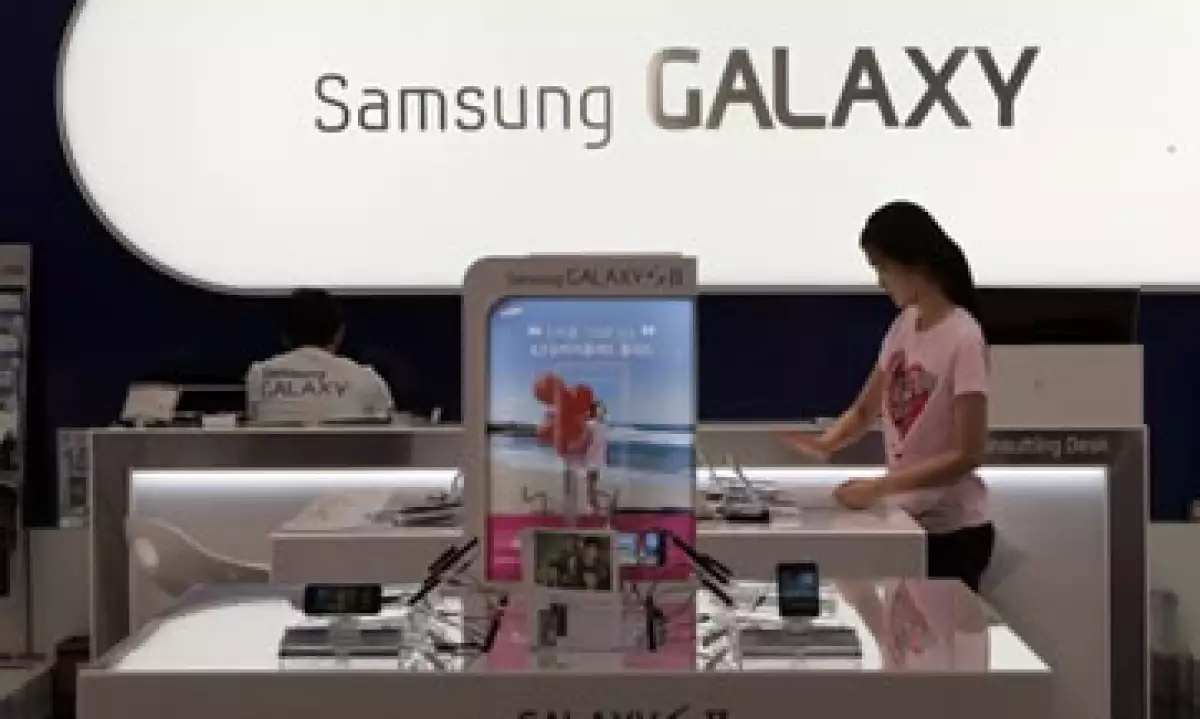 Samsung presentó este miércoles versiones más baratas de ssu línea Galaxy. (Foto: Reuters)