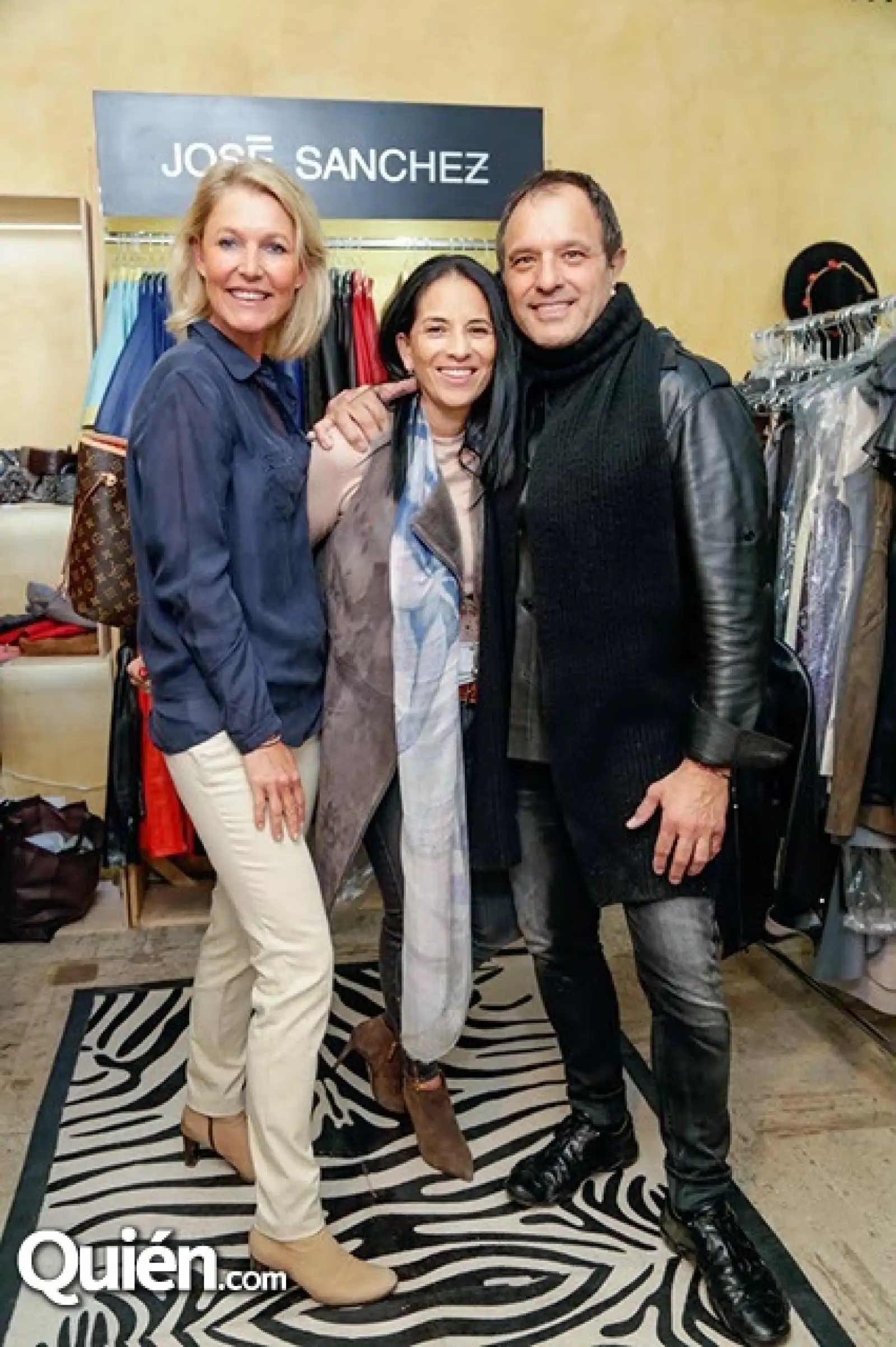 Antoniette de Bruin, Nidia Almeida y José Sánchez