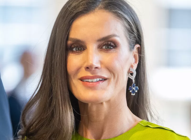 reina Letizia de España con canas en el pelo