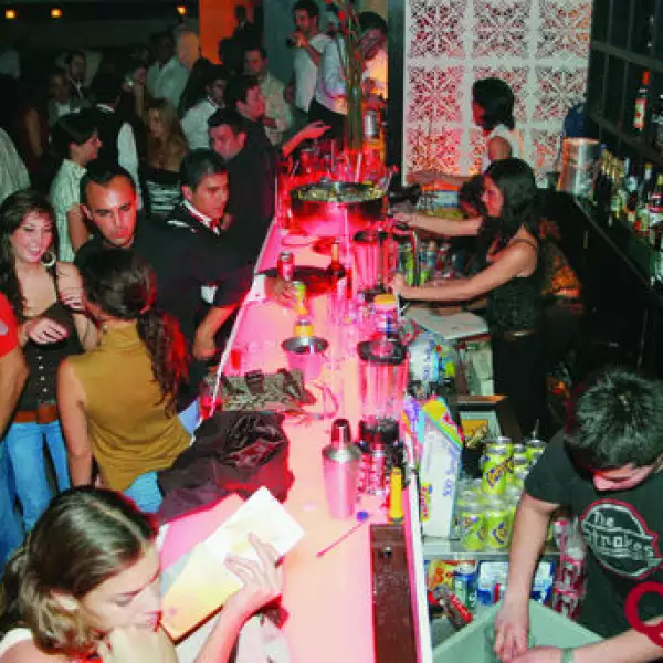 Aspectos. Inauguración de Cabaret