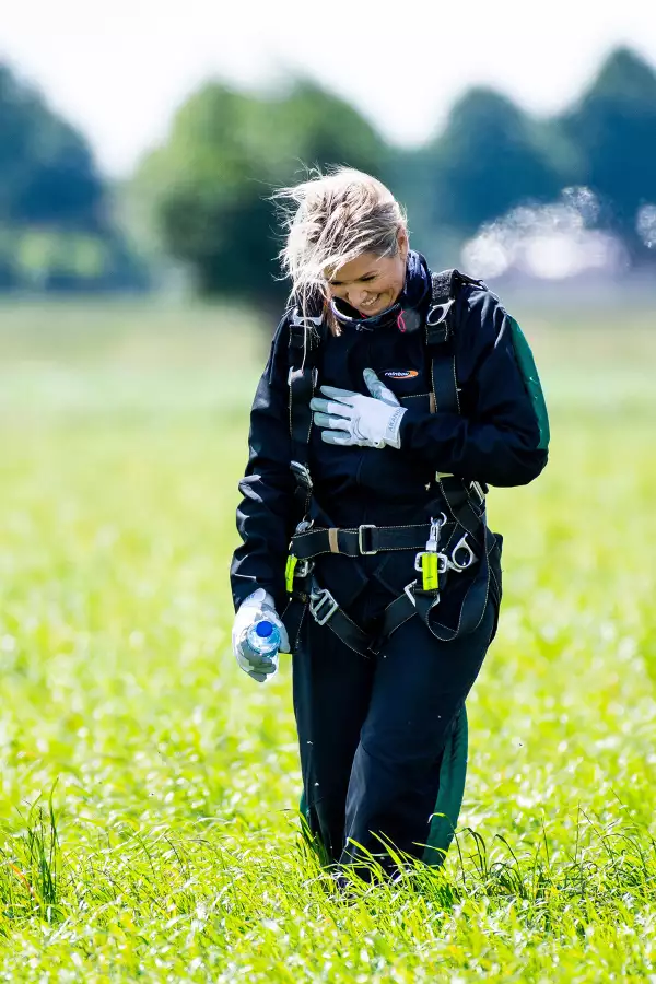 Queen Maxima parachute jumping at the Defense Para School in Breda, The Netherlands - 01 Jun 2022