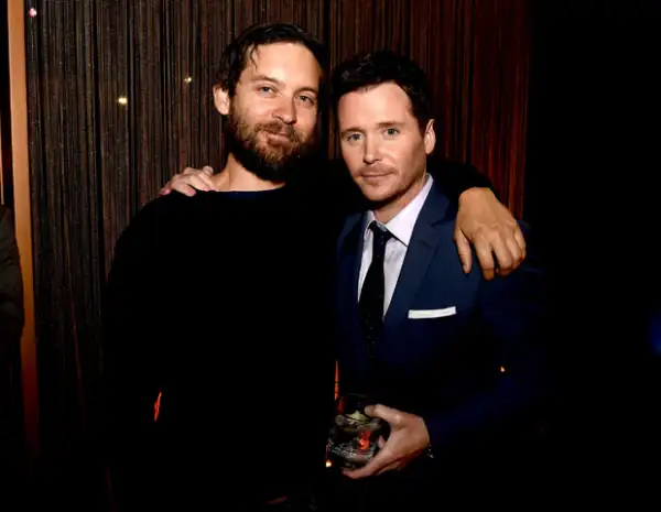 Además de Leo, en la cinta también aparecen Tobey Maguire y Kevin Connolly.