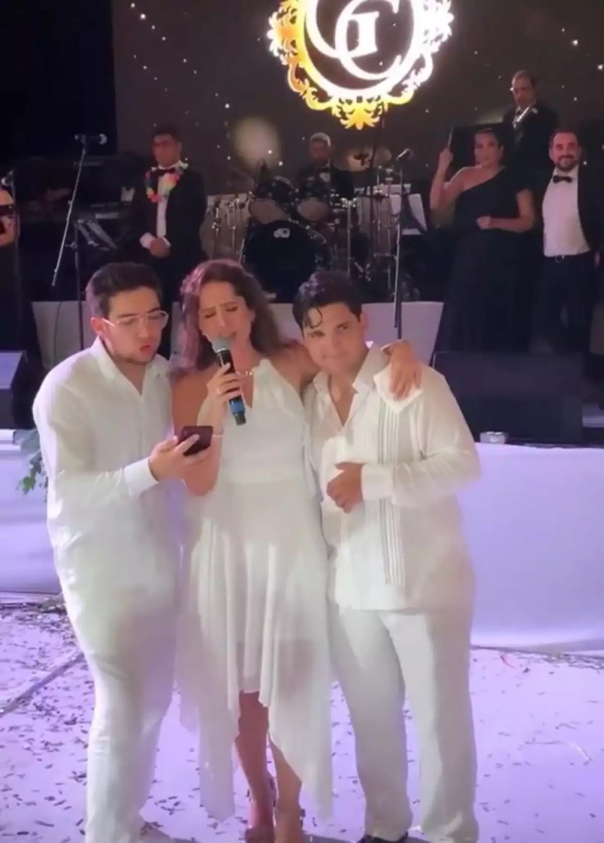 Felipe Calderón en bodas de oro de papás de Mouriño 5.jpg