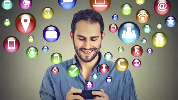 “La idea es que cualquiera pueda hacer una app”, explica Ronnie Ríos, consultor senior de la compañía.