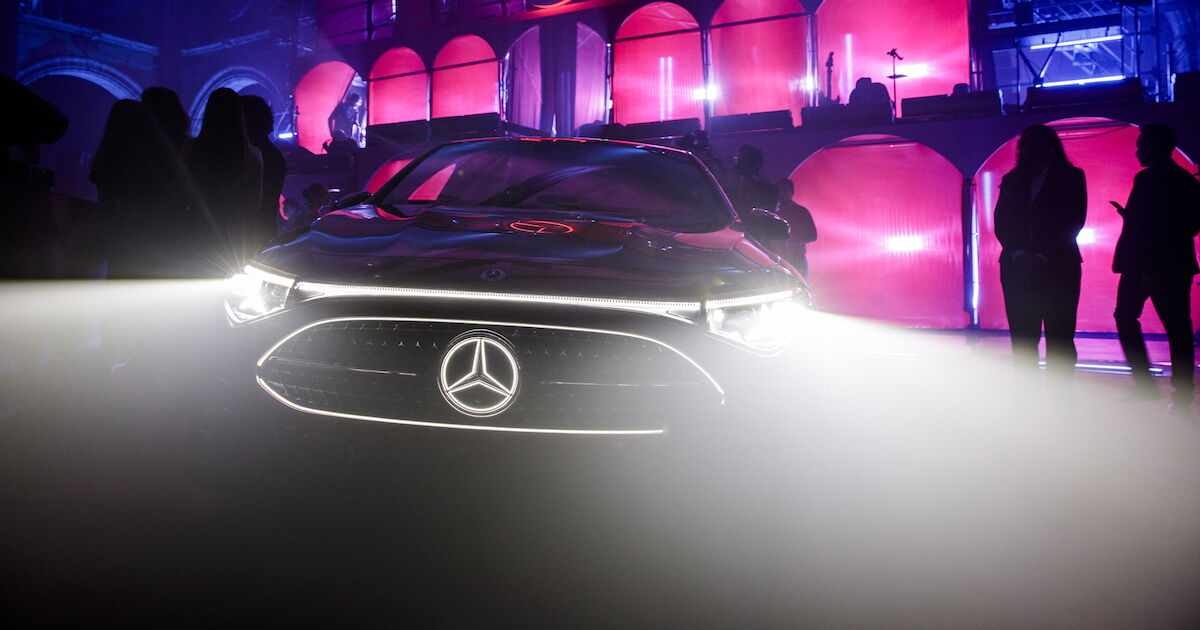 MERCEDES-BENZ LANZA EL CLA 2027 CON APUESTA ELÉCTRICA Y HÍBRIDA