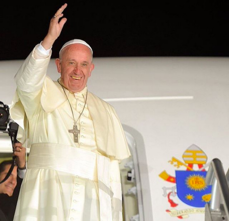 La llegada del Papa a México a dividido opiniones y provocado reacciones. Hay que platicarlo. Además, nuestra insider de New York Fashion Week viene a contarnos todo de la semana de la moda más fría.