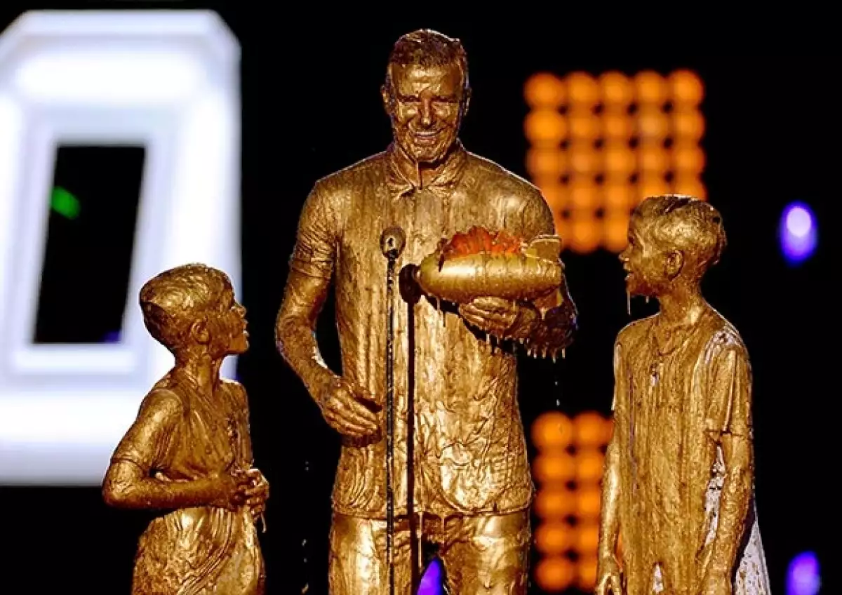 David, Cruz y Romeo fueron sorprendidos con la sustancia viscosa, slime, en la entrega de Nickelodeon Kids' Choice Sport Awards, llevada a cabo este jueves en Los Ángeles.