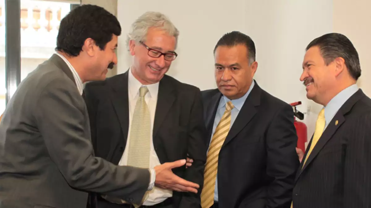 Javier Corral y los senadores Carlos Sotelo y Carlos Navarrete iban a debatir este 18 de abril sobre la ley de medios