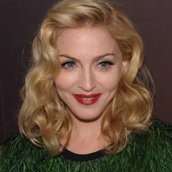Madonna. La reina indiscutible del pop, además de cantar, vender millones de discos y llenar estadios, es una destacada empresaria, diseñadora de modas y escritora de libros infantiles. También ha hecho trabajos como directora de cine.