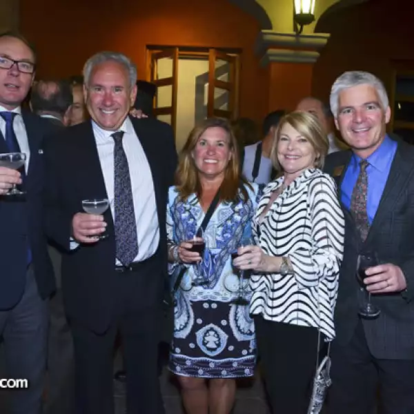 Robert Cygnaeus, John y Sandy González, Wickie Law y Mark Conzemius