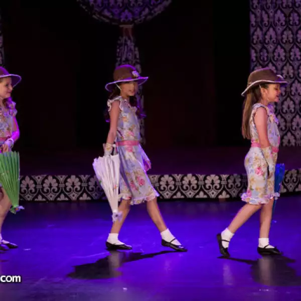 Triana junto con total exercise and dance