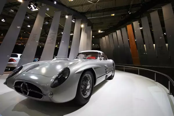 Mercedes Coupé 300 SLR